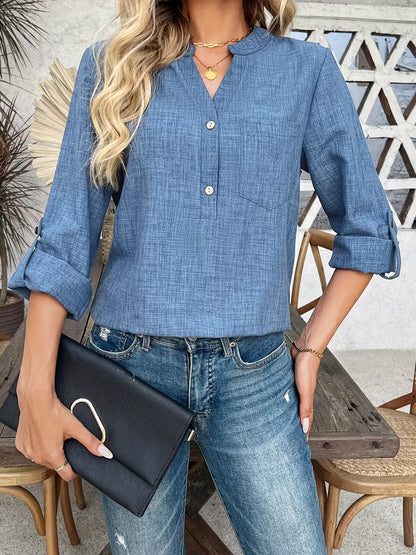 Clara – Blouse Fluide Col V et Poche Poitrine