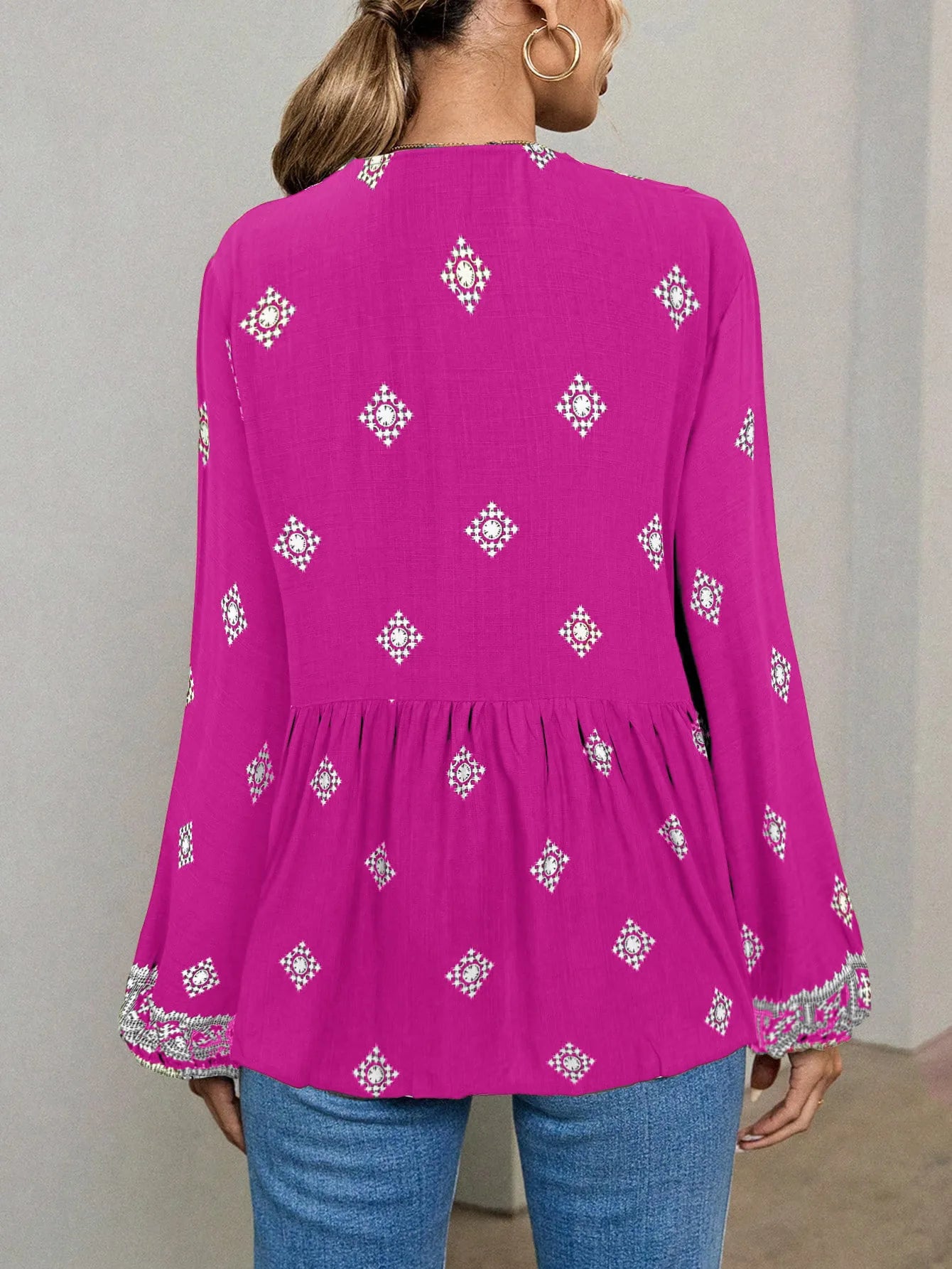 Mila – Blouse Bohème Brodée à Col Lacé