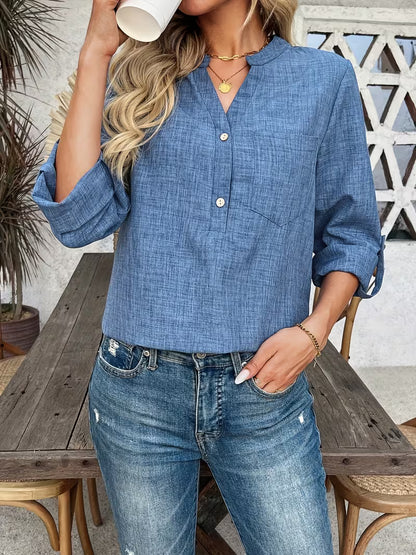 Clara – Blouse Fluide Col V et Poche Poitrine