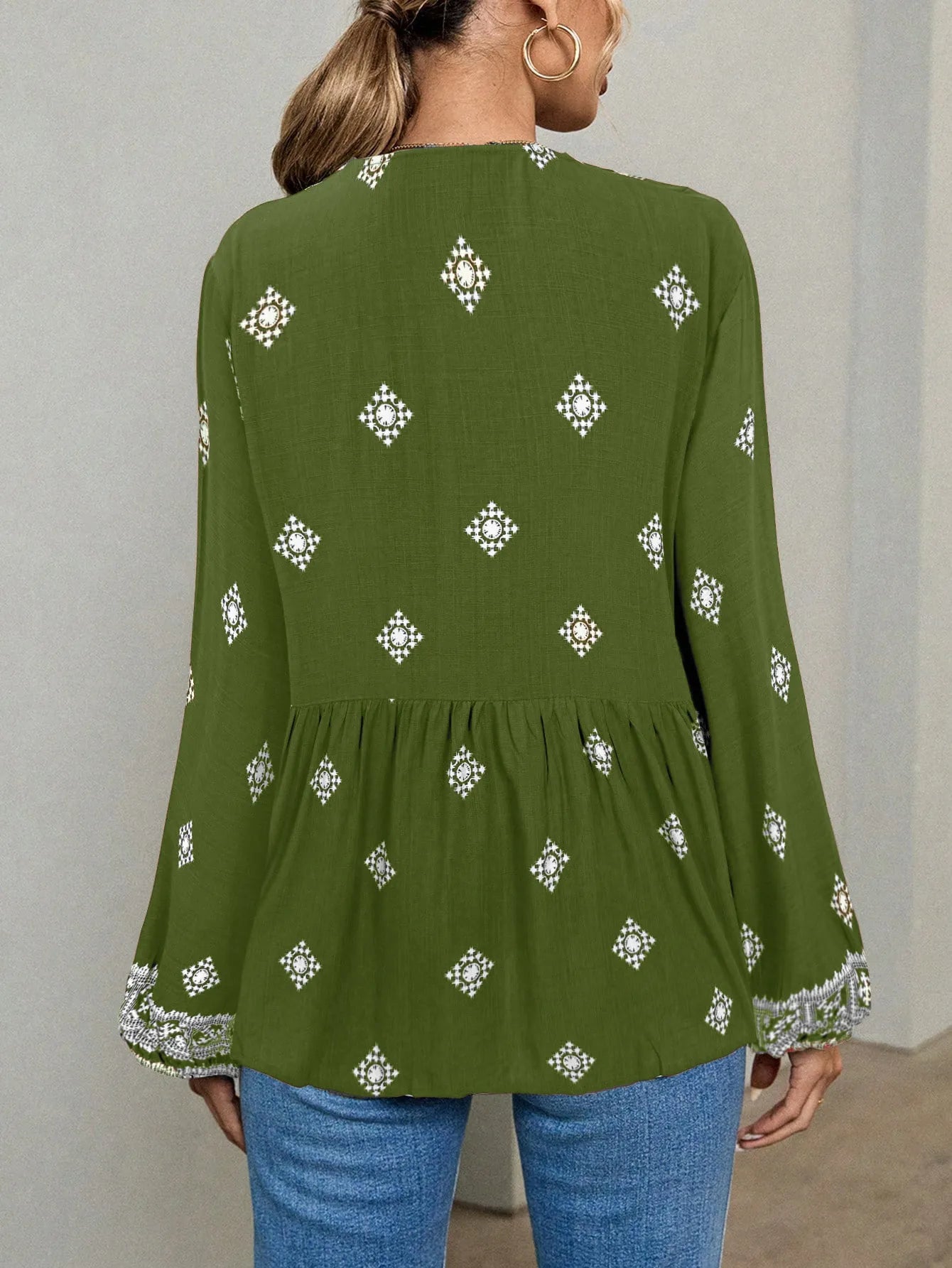 Mila – Blouse Bohème Brodée à Col Lacé