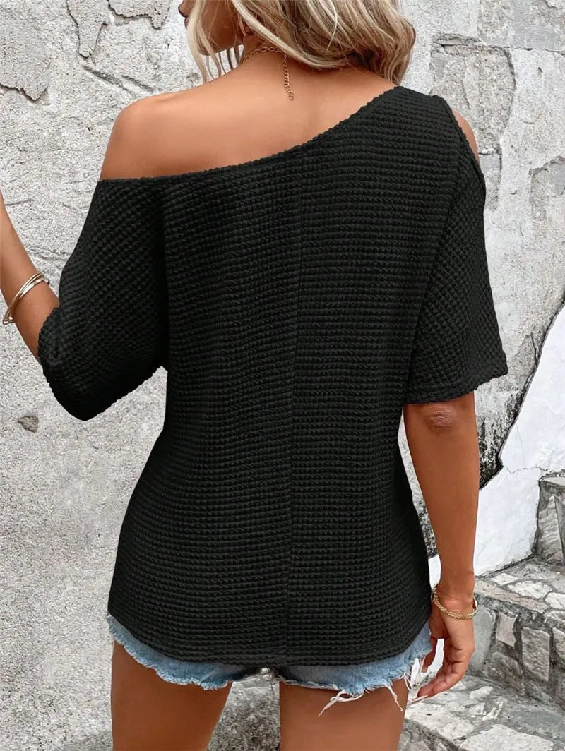 Emma – Top Gauffré Asymétrique Épaule Dénudée