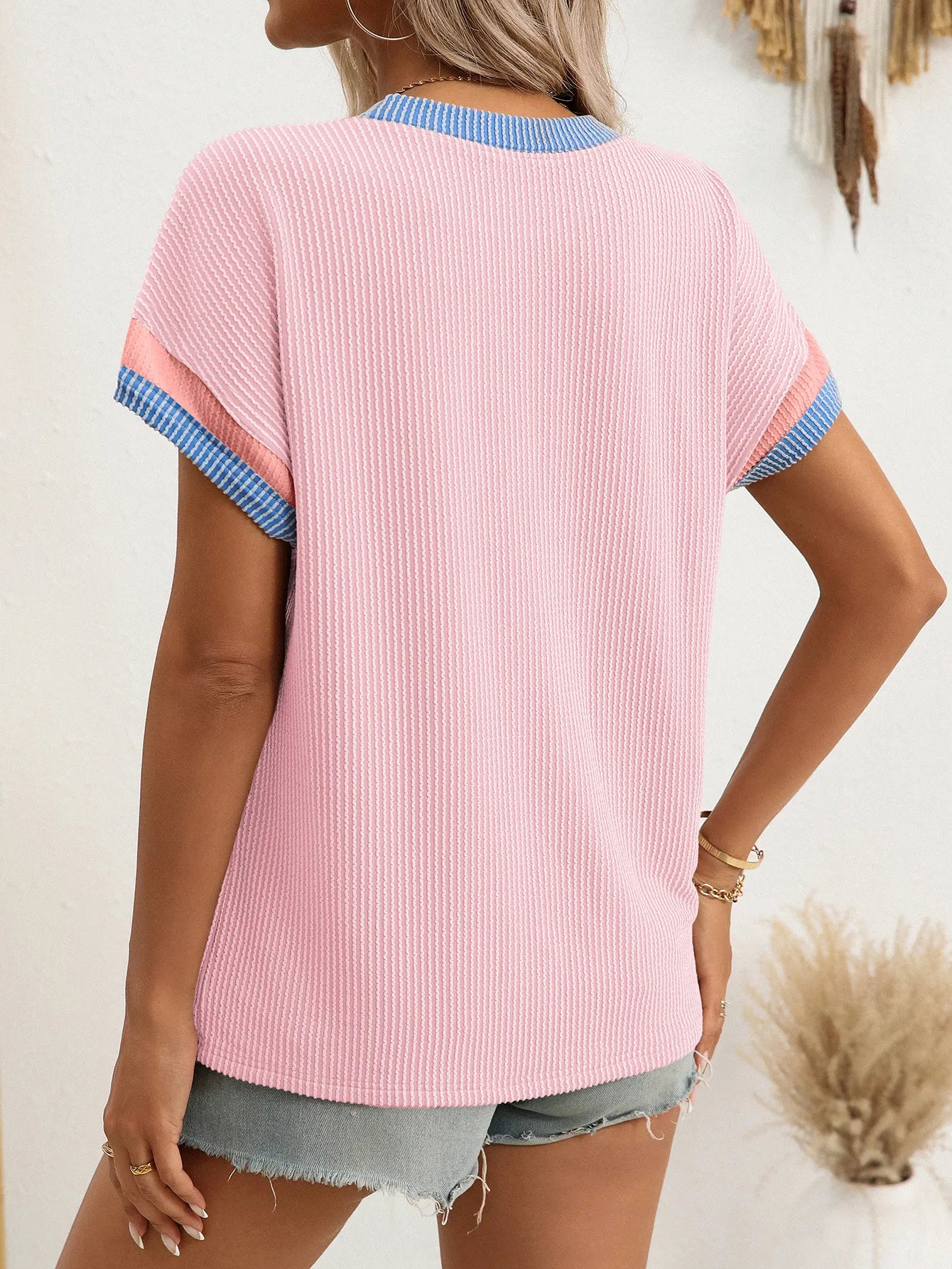 Zoé – T-shirt Texturé Color-Block avec Coutures Apparentes
