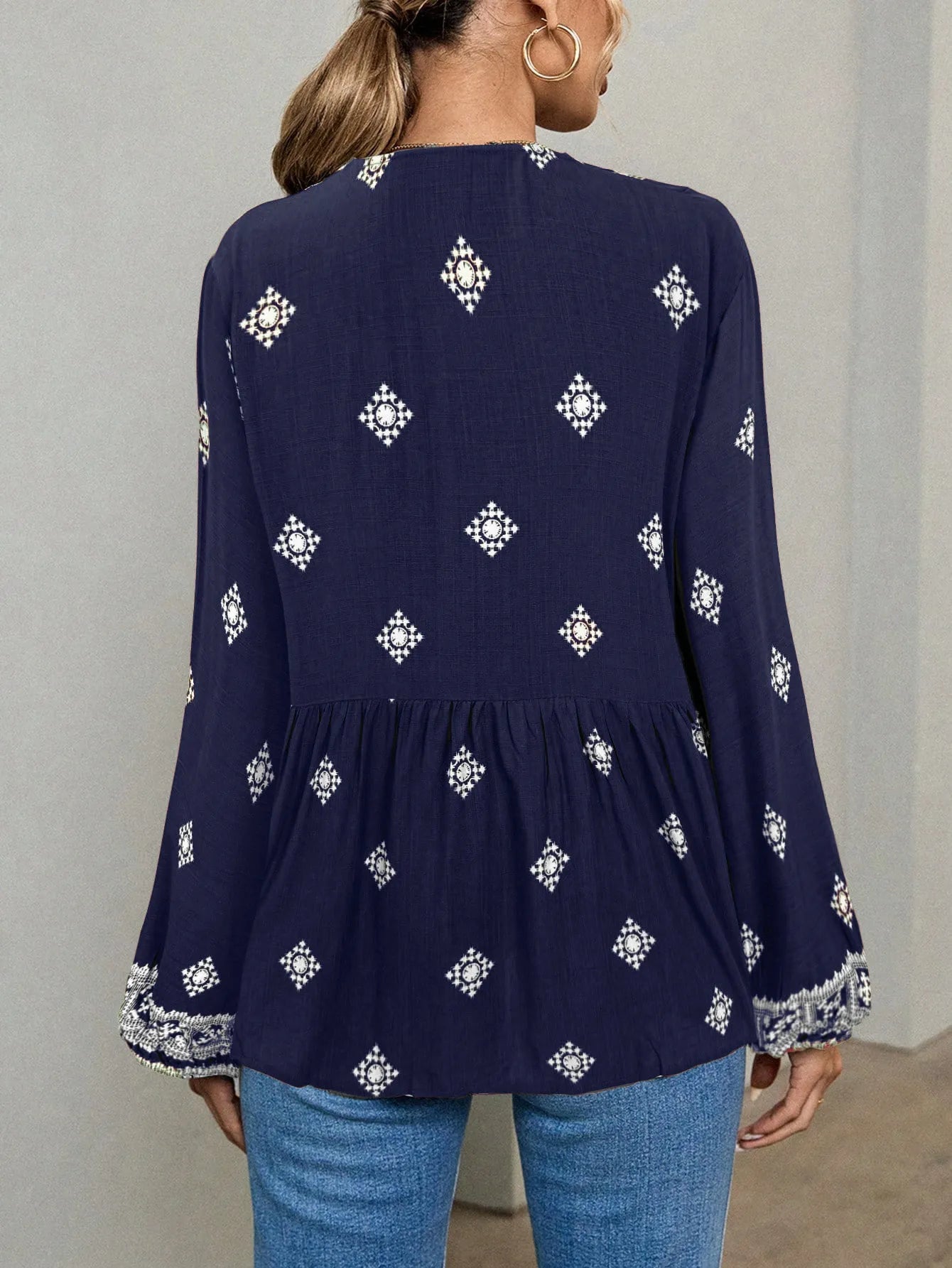 Mila – Blouse Bohème Brodée à Col Lacé