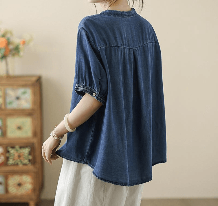 Inès – Chemise en Chambray Brodée Style Vintage