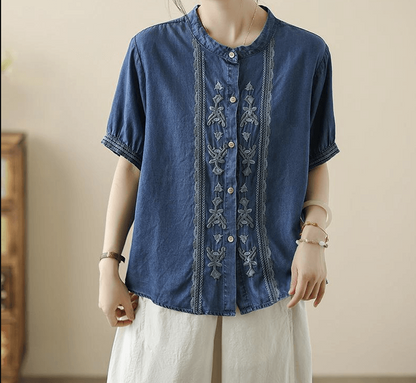 Inès – Chemise en Chambray Brodée Style Vintage