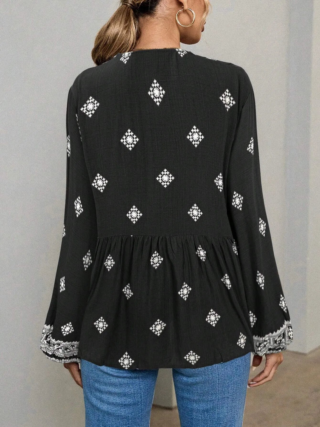 Mila – Blouse Bohème Brodée à Col Lacé