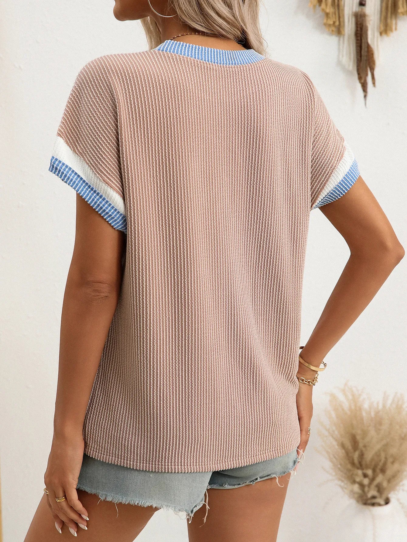Zoé – T-shirt Texturé Color-Block avec Coutures Apparentes
