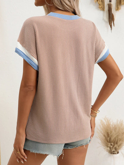Zoé – T-shirt Texturé Color-Block avec Coutures Apparentes