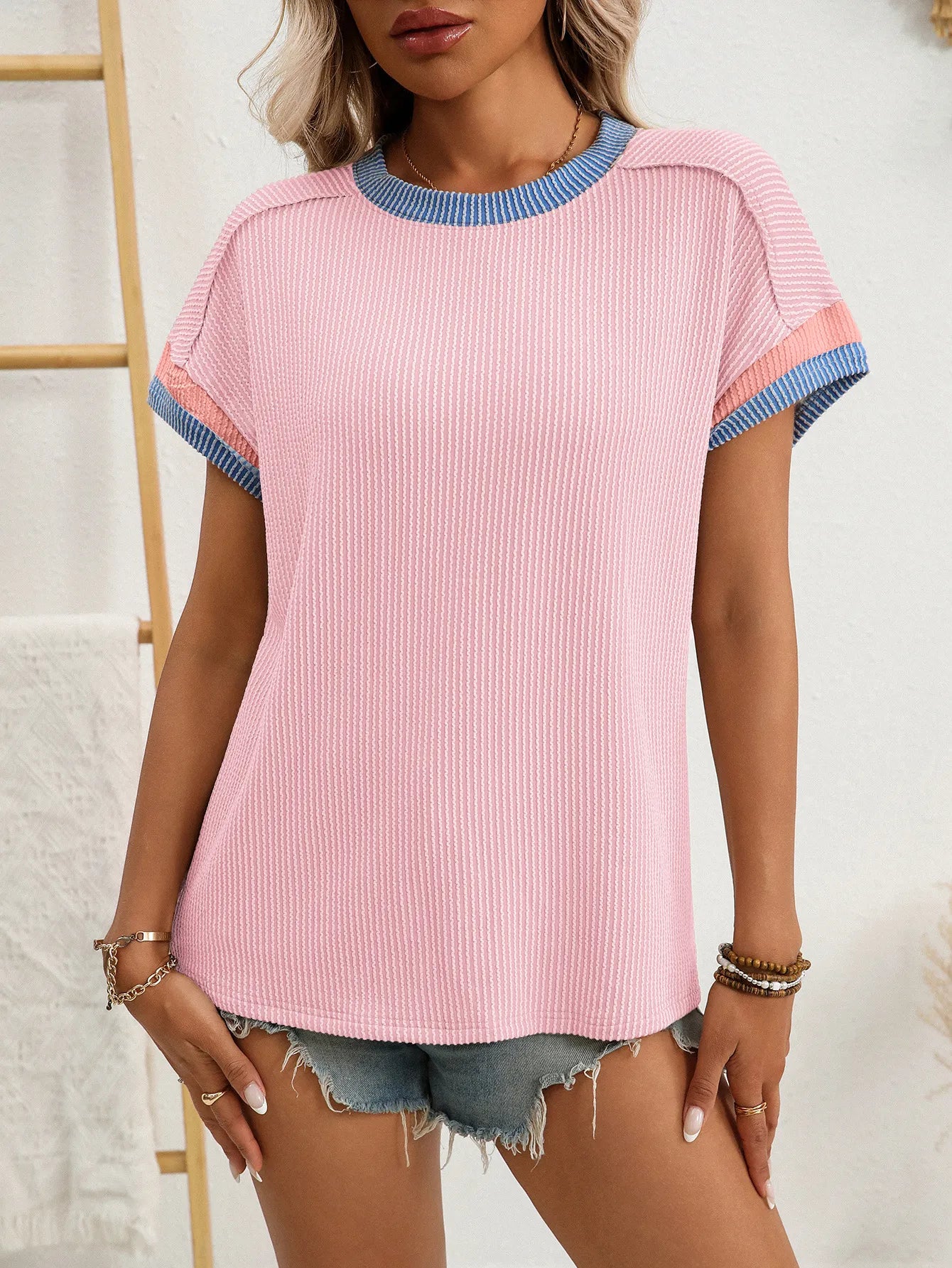 Zoé – T-shirt Texturé Color-Block avec Coutures Apparentes