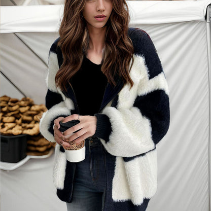 Gilet long à rayures noires et blanches en détail