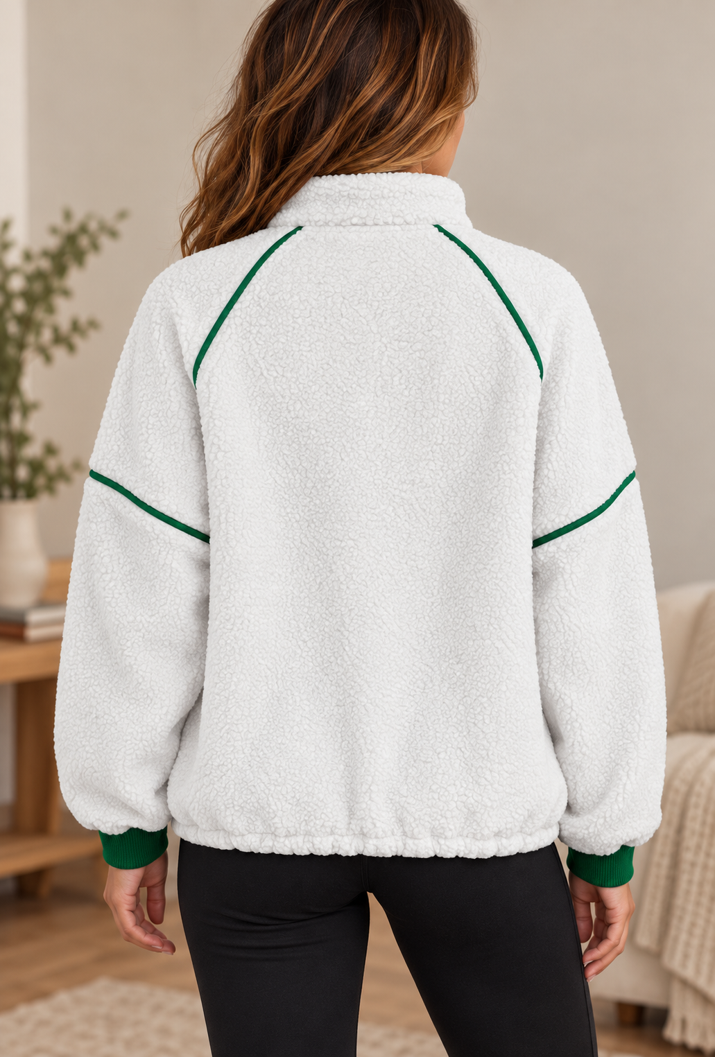 Sweat polaire blanc et vert de dos